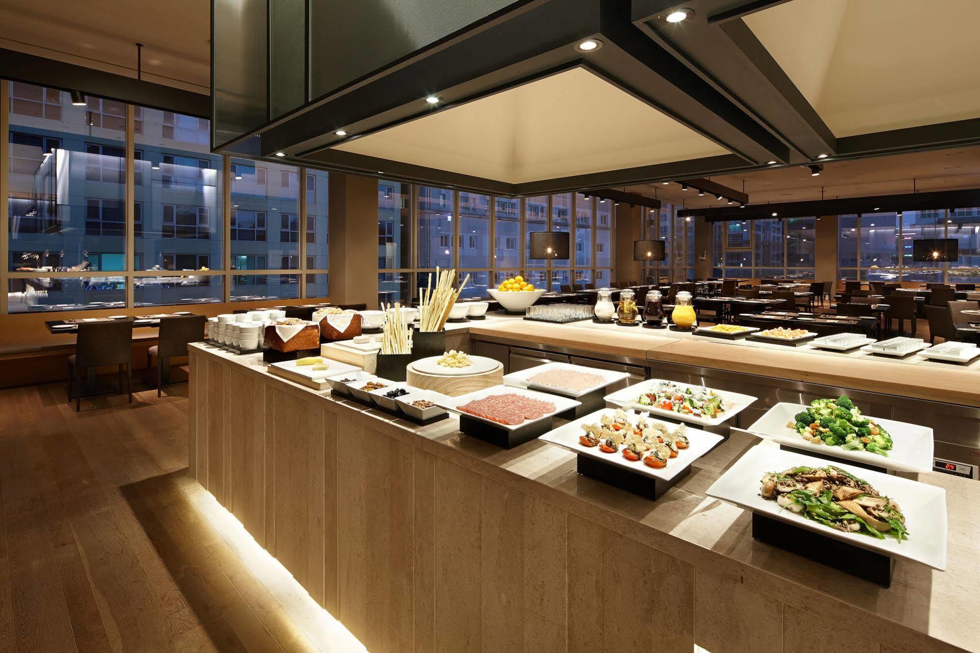 Shilla Stay Seodaemun Seoul Station Exterior photo